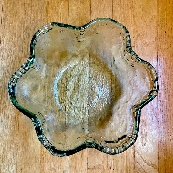 Elegant Recycled Glass Serving Bowl🏠 - Picture 10 of 11